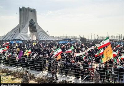 راهپیمایی یوم الله ۲۲ بهمن ۱۴۰۳ در تهران و سراسر کشور / حضور دهه هشتادی و نودی‌ها در راهپیمایی ۲۲ بهمن / نمایش موشک بالستیک «حاج قاسم» و ماهواره‌بر «سفیر» + متن قطعنامه تصاویر