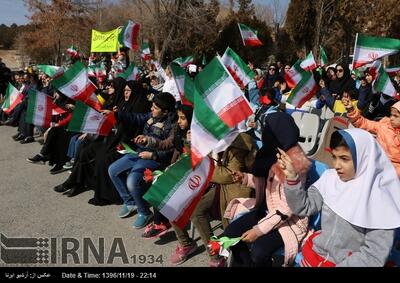 شادمانه های کاروان فجر انقلاب برای کودکان لرستانی