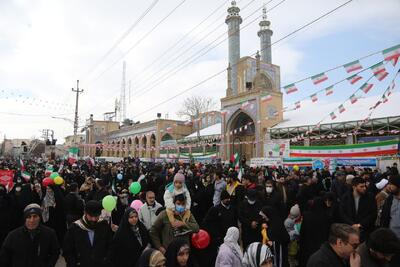 جشن ۴۶ سالگی انقلاب در کرمانشاهان/ سرما و یخبندان حریف مردم نشد