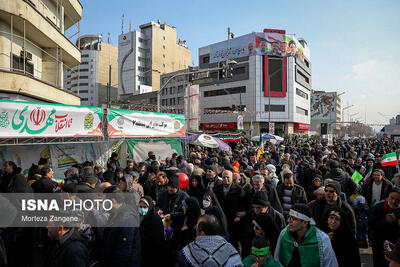 العهد: ایرانیان به مناسبت پیروزی انقلاب، جشن مردمی برگزار کردند