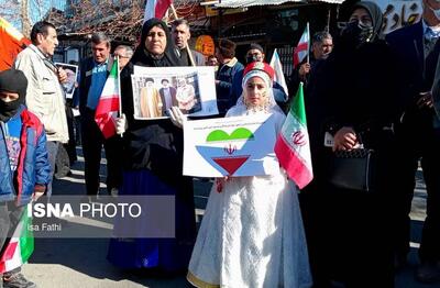 باوجود فشارهای اقتصادی حضور مردم در راهپیمایی ۲۲ بهمن امسال پرشورتر بود