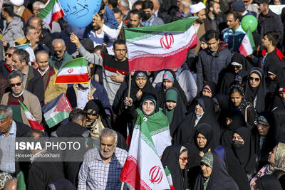 حاشیه‌نگاری ایسنا از جشن انقلاب در قزوین