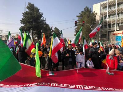 پدر دختر کاپشن صورتی: حضور در راهپیمایی۲۲ بهمن تکلیف الهی است