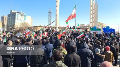 آغاز جشن پیروزی انقلاب با حضور راهپیمایان زنجانی