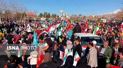 حضور مردم در راهپیمایی ۲۲ بهمن دشمن را وادار به عقب‌نشینی می‌کند