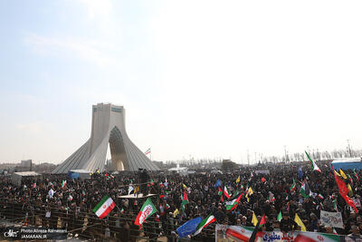 راهپیمایی 22 بهمن 1403 در سراسر ایران/ رئیس جمهور پزشکیان سخنرانی کرد/ سید حسن خمینی: راهپیمایی امسال «بسیار با شکوه» بود/ با این مردم هیچ کس توان مقابله با انقلاب اسلامی را نخواهد داشت