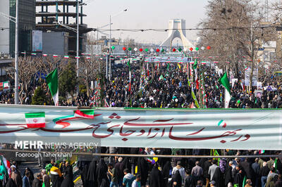 عکس | نصب پرچم آمریکا، اسرائیل و انگلیس روی ۳ الاغ در حاشیه راهپیمایی ۲۲ بهمن در تهران