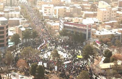 ٢٢ بهمن کرمانی ها در تاریخ ماندگار شد / حضور با شکوه کارمانیا در جشن انقلاب