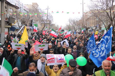 نمایش وحدت اقوام ایرانی در راهپیمایی۲۲بهمن کرمانشاه