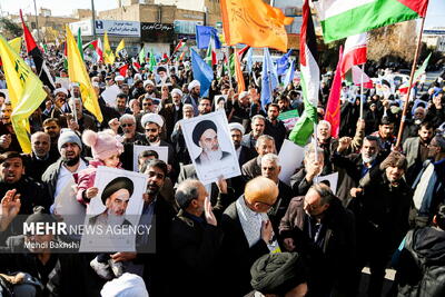 حضور باشکوه قمی در جشن پیروزی انقلاب