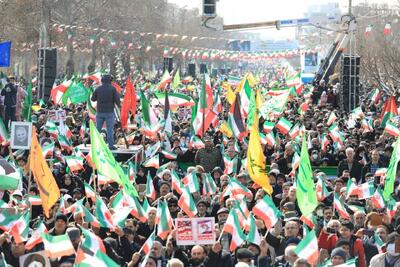 عشق و ارادت البرز نشینان به نظام و شهدا در جشن انقلاب