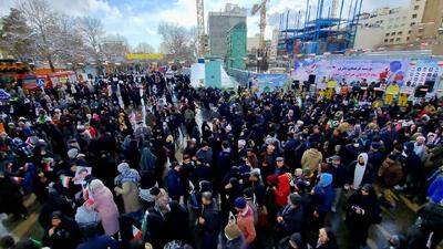 تصاویری ماندگار زائران و مجاوران امام رضا(ع) از جشن پیروزی انقلاب