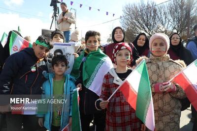 حضور پرشور نوجوانان در راهپیمایی ۲۲ بهمن شهر ایلام