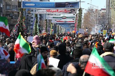 مردم گرد هم می‌آیند تا با آرمان‌های انقلاب تجدید بیعت کنند/ نمایش دستاورد‌های دفاعی و نظامی کشور در میدان آزادی +فیلم