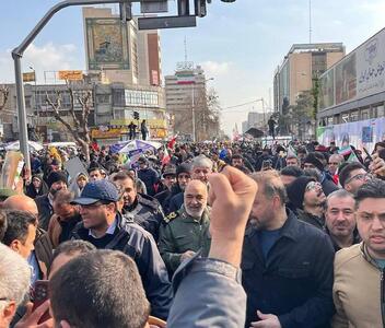 حضور فرمانده کل سپاه در راهپیمایی ۲۲ بهمن