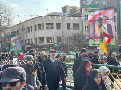 حضور شهردار تهران در راهپیمایی 22 بهمن