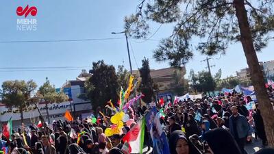 تصاویر | حضور پرشکوه مردم از شهرها و روستاهای مختلف کشور در راهپیمایی ۲۲ بهمن ۱۴۰۳