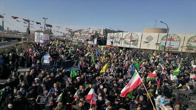 جلوه هایی از شکوه حضور مردم خاستگاه انقلاب در راهپیمایی یوم الله ۲۲ بهمن+فیلم