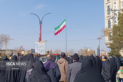 حضور مردم کاشان در راهپیمایی ۲۲ بهمن