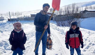 روایتی از روزهای برفی معلم روستای آقبلاق ورزقان