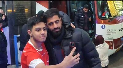 پرسپولیس با استقبال هوادارانش وارد اصفهان شد؛ ورود به نصف جهان برای انتقام