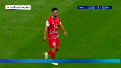 ببینید| گل اول سپاهان به پرسپولیس توسط محمدمهدی محبی