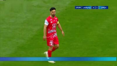 گل اول سپاهان به پرسپولیس با ضربه سر زیبای محمد مهدی محبی