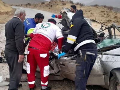 ۳ مصدوم براثر تصادف تریلی با پژو در محور سمیرم به لردگان