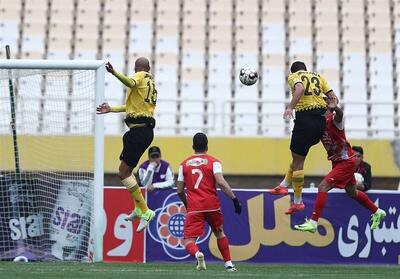 نیمه اول دیدار سپاهان - پرسپولیس با تساوی به پایان رسید