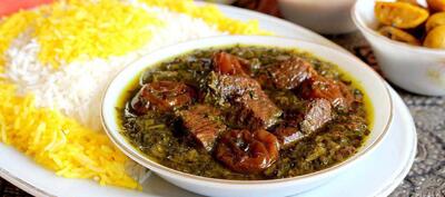 آموزش گام به گام طرز تهیه خورشت آلو اسفناج با مرغ خوشمزه