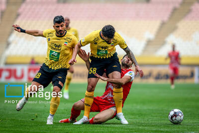 فیلم| حاشیه‌های دیدار سپاهان و پرسپولیس