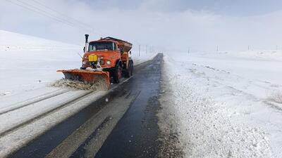 بازگشایی راه‌های روستایی شهمیرزاد با ۴۰۰ کیلومتر برف‌روبی در محورهای شهرستان مهدیشهر