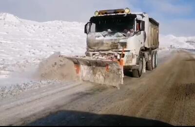 برف روبی محورهای مواصلاتی شهرستان راز و جرگلان