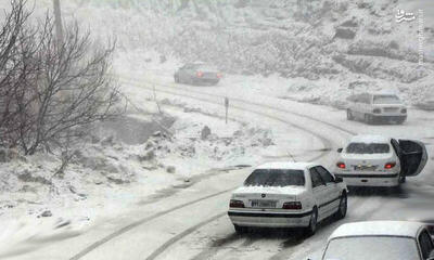 بارش برف و باران در ۲۴ محور مواصلاتی