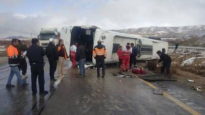 واژگونی اتوبوس در جاده پارس آباد - مشگین شهر ۱۹ مصدوم بر جای گذاشت