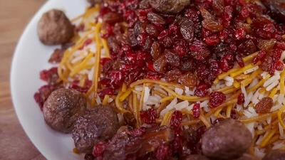 طرز تهیه رشته پلوی مجلسی با گوشت قلقلی مخصوص اعیاد