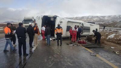 واژگونی اتوبوس در جاده پارس‌آباد- مشگین‌شهر با ۱۹ مصدوم