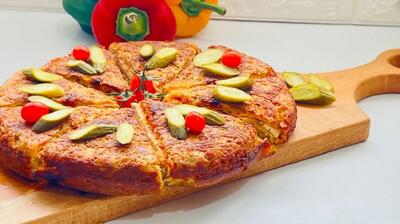 طرز تهیه کوکو سیب زمینی پیتزایی با ژامبون؛ یک کوکوی خوشمزه و فوری برای شام