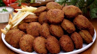 طرز تهیه،مواد لازم و دستور پخت فلافل ترد و بازاری با سس مخصوص