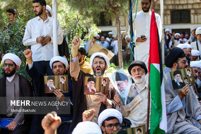 اجتماع مردمی «لبیک با نصرالله» در قم آغاز شد