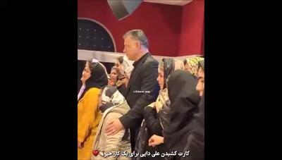 علی دایی در یکی از بزرگ‌ترین مراسم‌های خیریه: نشان دادن روحیه نیکوکارانه با کارت کشیدن برای کمک به نیازمندان