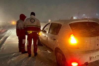 حادثه برای  ۲۲۰۰ زن و مرد در جاده‌های برفی ١٧ استان کشور