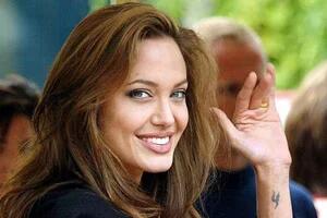 سوژه امروز | اقدام جالب آنجلینا جولی (Angelina Jolie) روی فرش قرمز