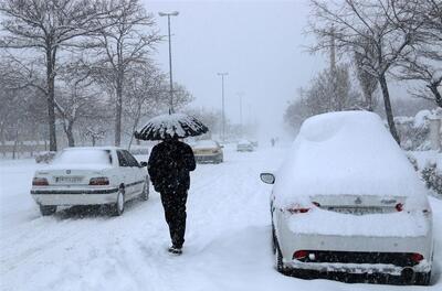 (ویدئو) تلاش برای وصل کردن برق در سرمای شدید دیلمان