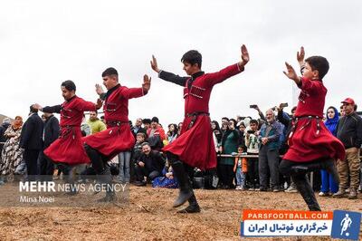 حضور ۲۰۰ عشایر و ایلات با لباس محلی در دربی «وفاق ملی در آئینه فوتبال» - پارس فوتبال