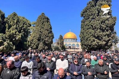 حضور ۶۰ هزار نمازگزار فلسطینی در مسجدالاقصی