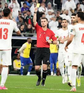 داور ازبکستانی استقلال-النصر را سوت می‌زند - پارس فوتبال