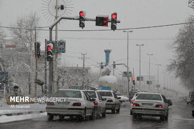 ورود سامانه بارشی به آذربایجان غربی؛جاده ها لغزنده می شوند