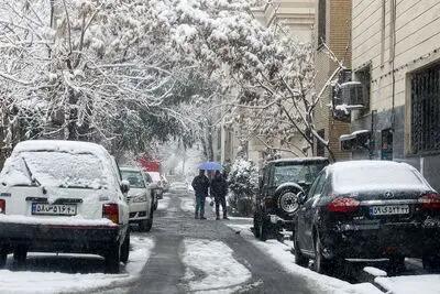 بارش برف و باران در محورهای شمالی و ترافیک نیمه‌سنگین در آزادراه‌ها