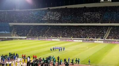 ببینید| ورود بازیکنان دو تیم استقلال و النصر به زمین مسابقه